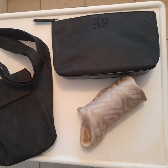 Black Givenchy monogram bag & Pouch +  FREE silk scarf included. - Picture 15 of 17